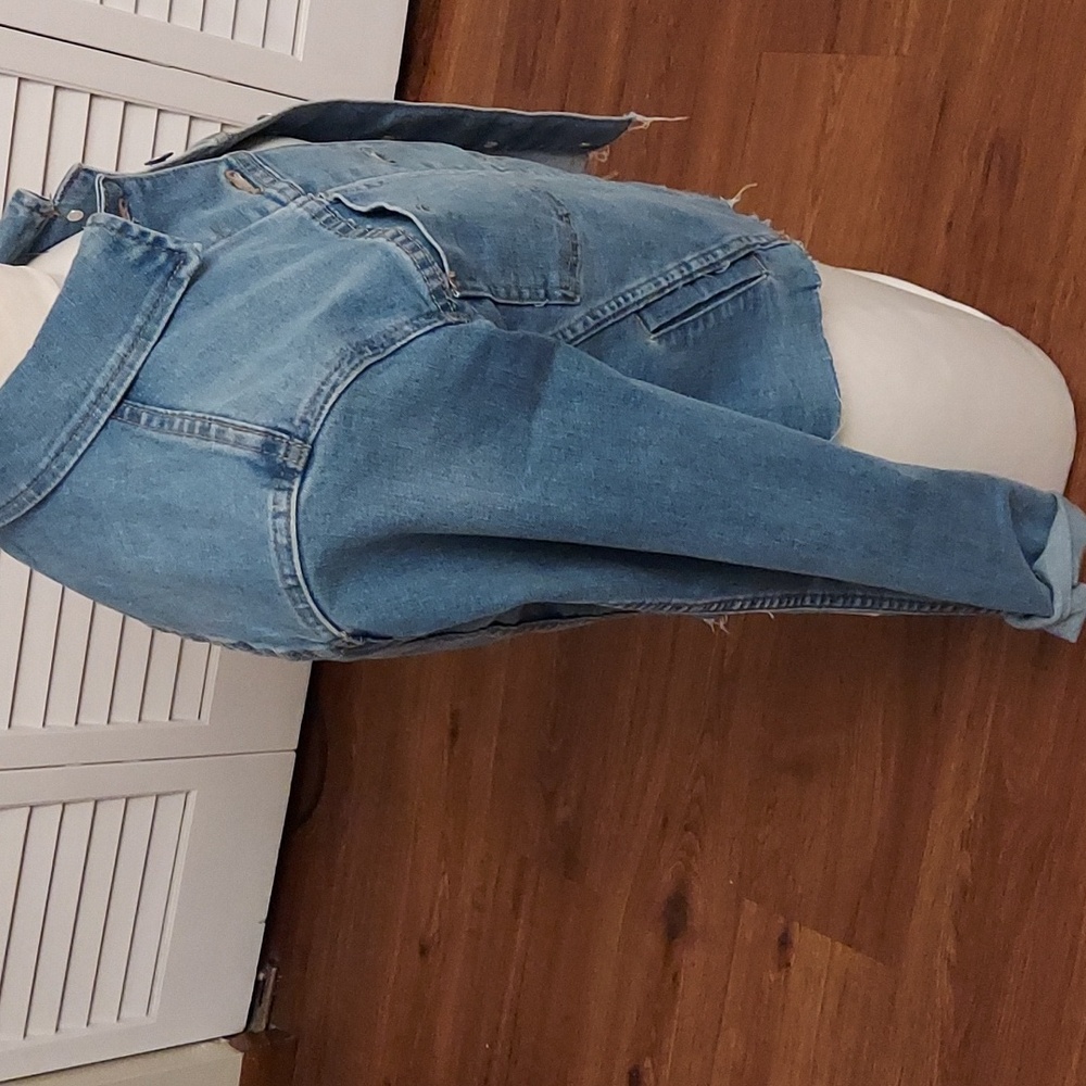Cropped Denim Jacket - Picture 5 of 8